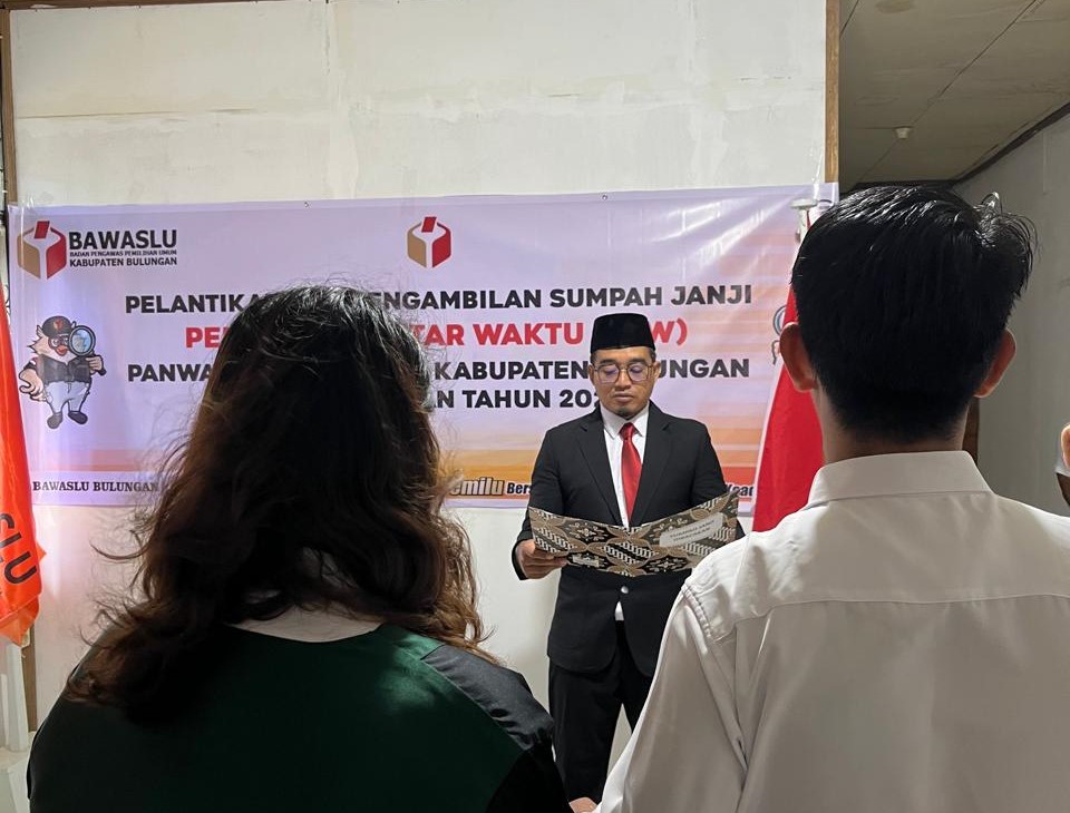 Poto: Saat Ketua Bawaslu Bulungan Lantik PAW Panwaslu Kecamatan Peso Hilir 