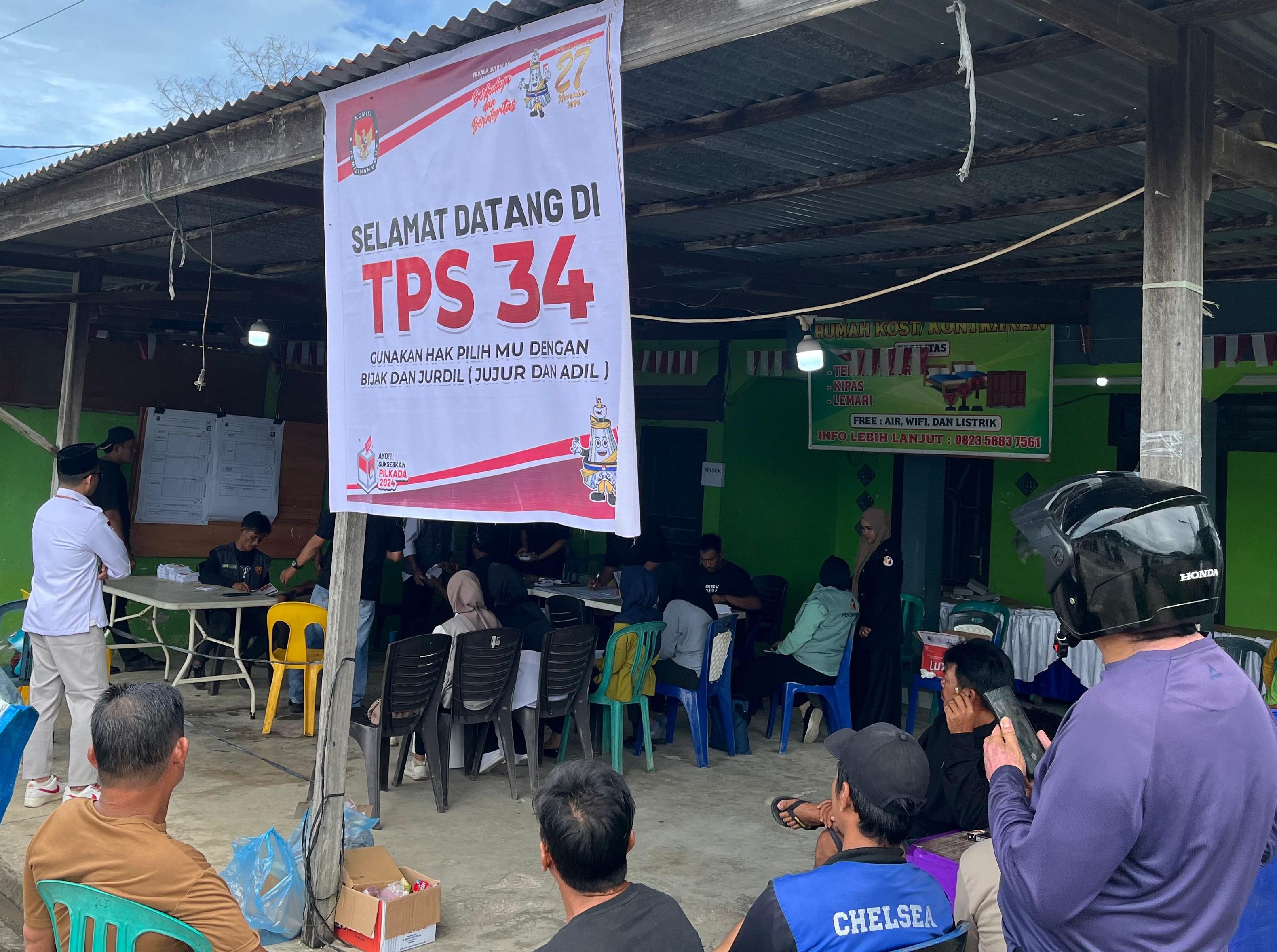 Poto: Ketua dan Anggota Bawaslu Bulungan Awasi Ketat TPS. (Foto: Doc.Humas Bawaslu Bulungan)