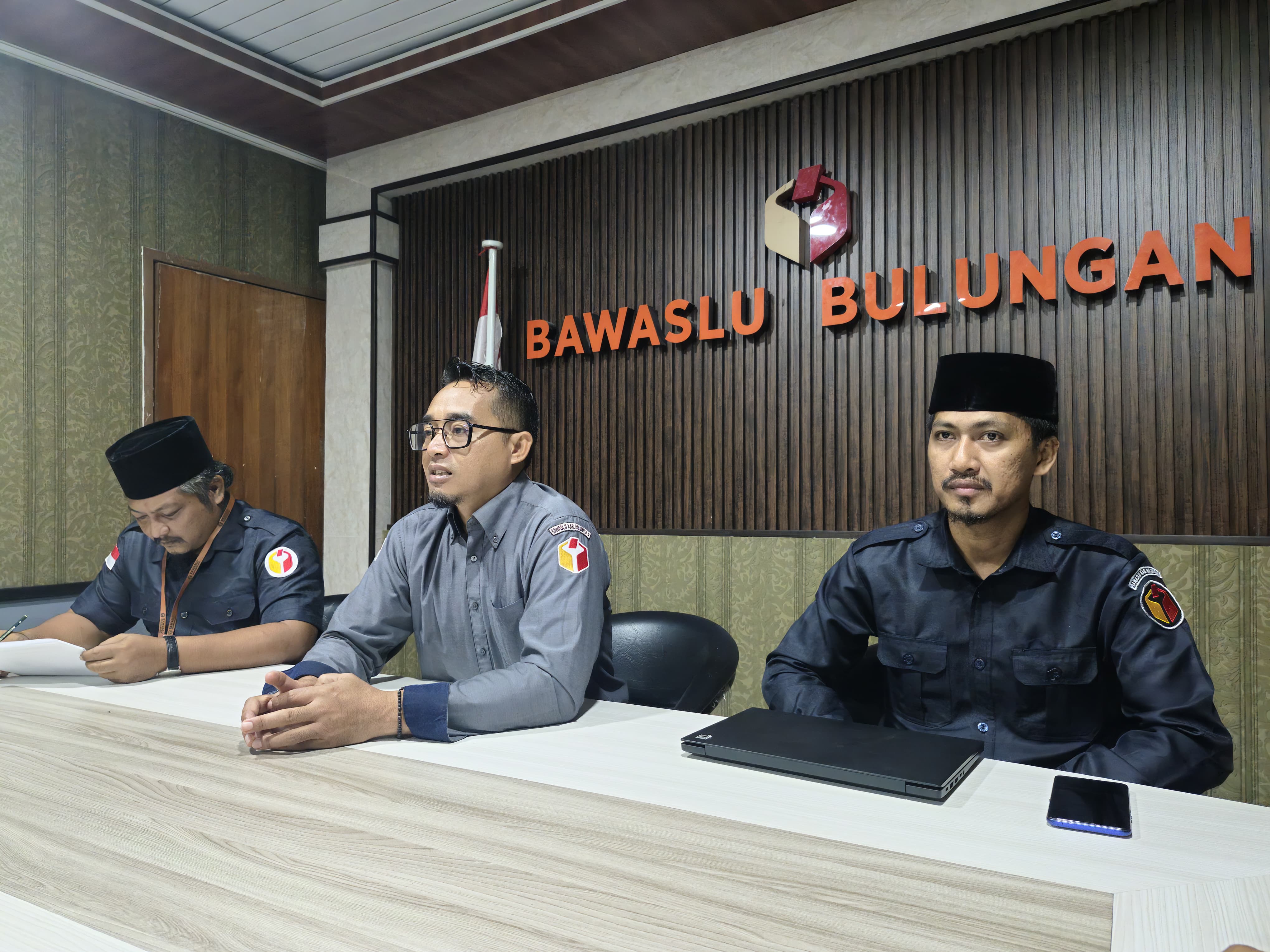 Ketua Bawaslu Bulungan Dwi Suprapto, saat memimpin rapat persiapan pelantikan PPPK