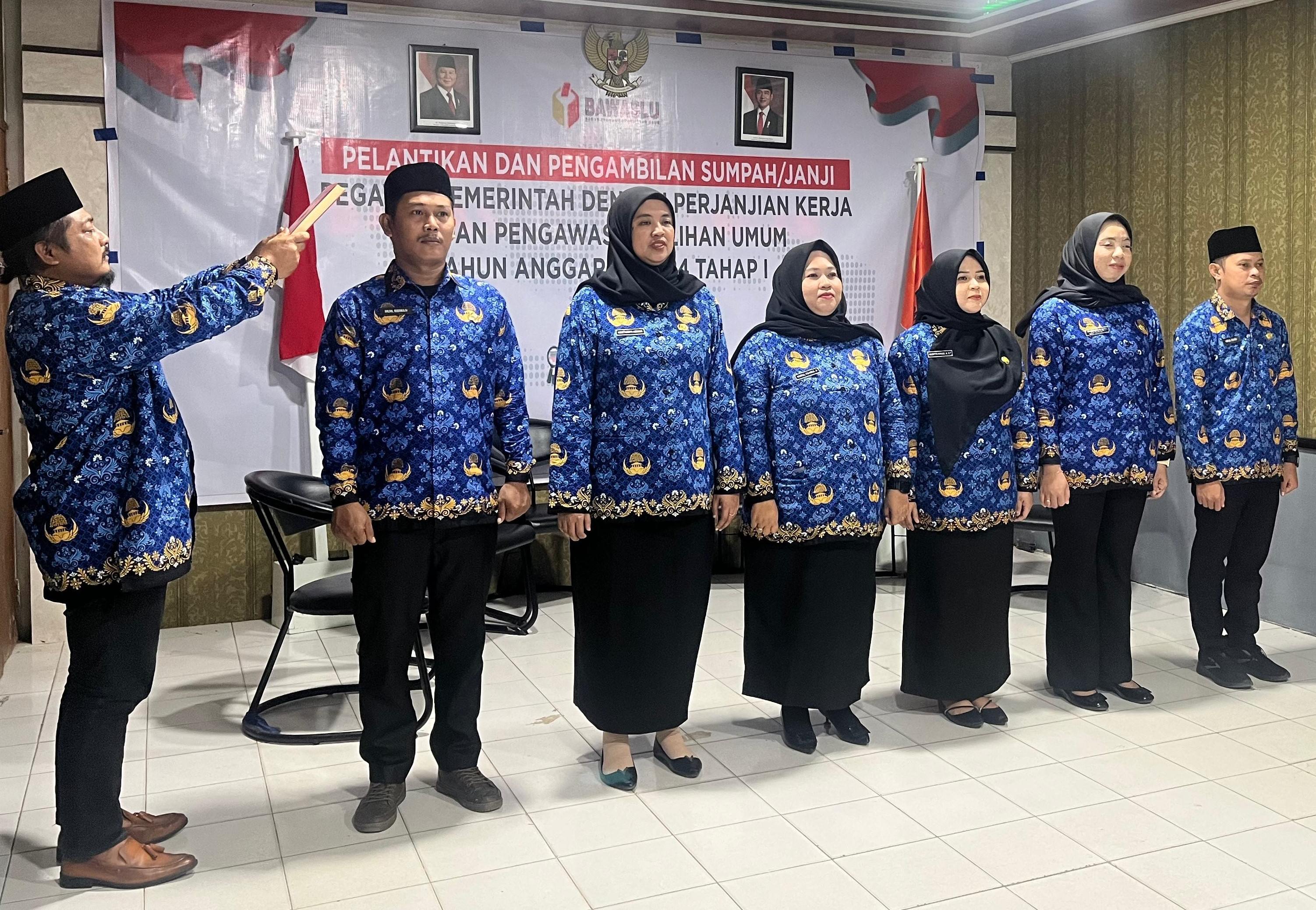 Pelantikan dan Pengambilan Sumpah/Janji Pegawai Pemerintah dengan Perjanjian Kerja (PPPK) Bawaslu Tahun Anggaran 2024 Tahap I di Lingkungan Kerja Bawaslu Kabupaten Bulungan