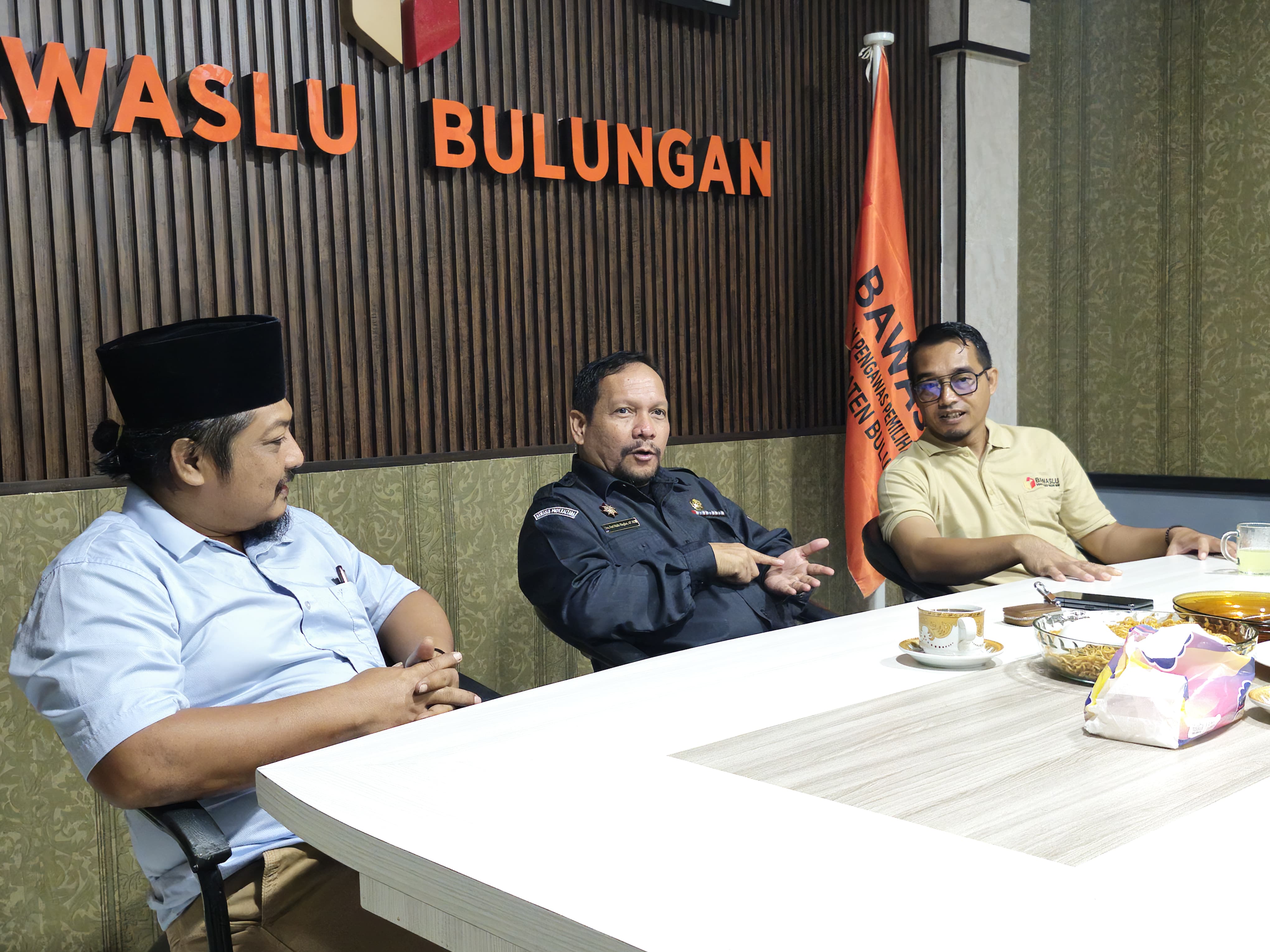 Poto: Kepala Sekretariat Bawaslu Provinsi Kalimantan Utara Memberikan Arahan