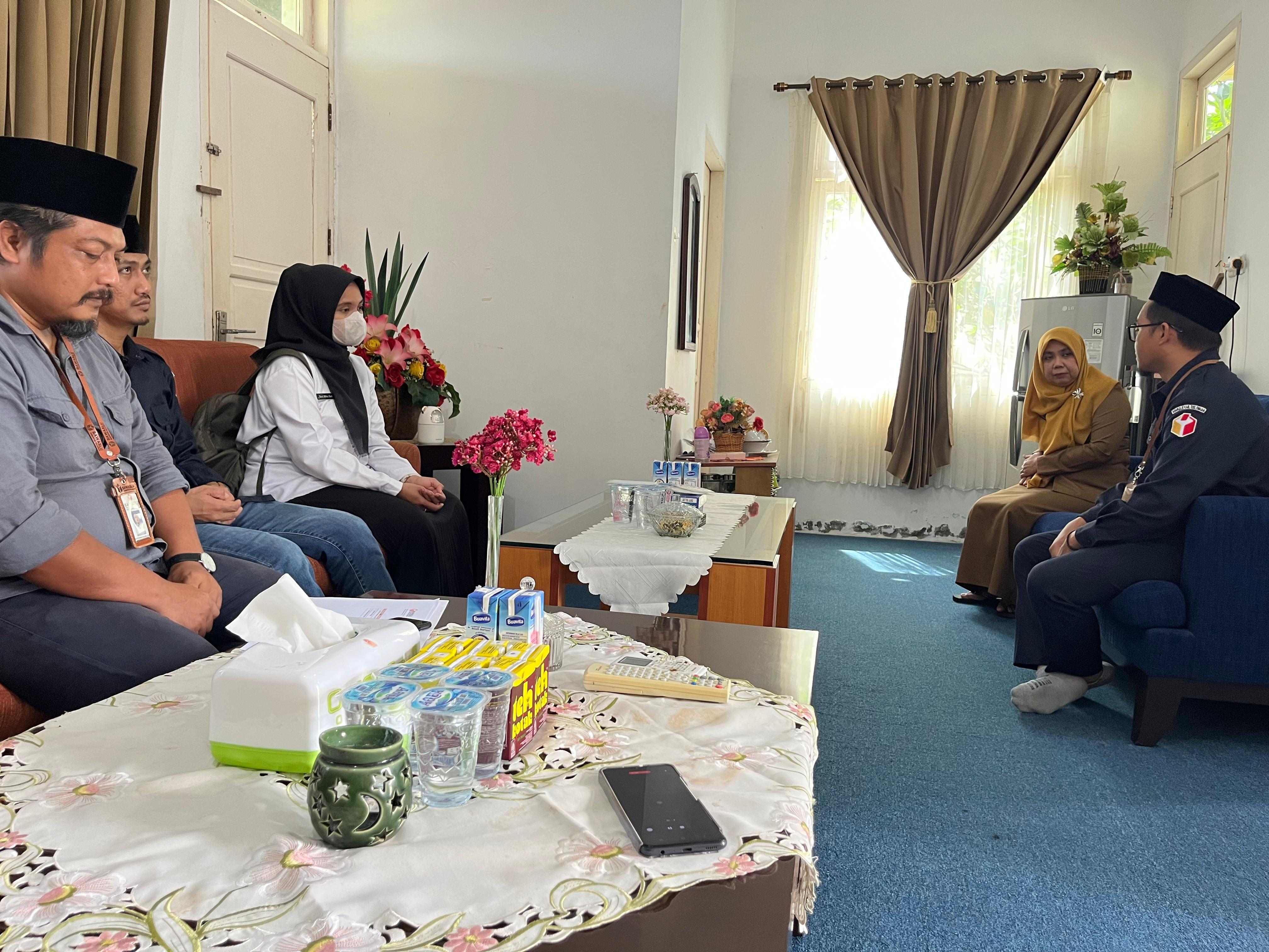 Ketua Bawaslu Dwi Suprapto dan Jajaran Sekretariat Bawaslu Bulungan saat menyambangi Kantor BKPSDM Kabupaten Bulungan, Senin (24/7/2024)/foto: Humas Bawaslu Bulungan