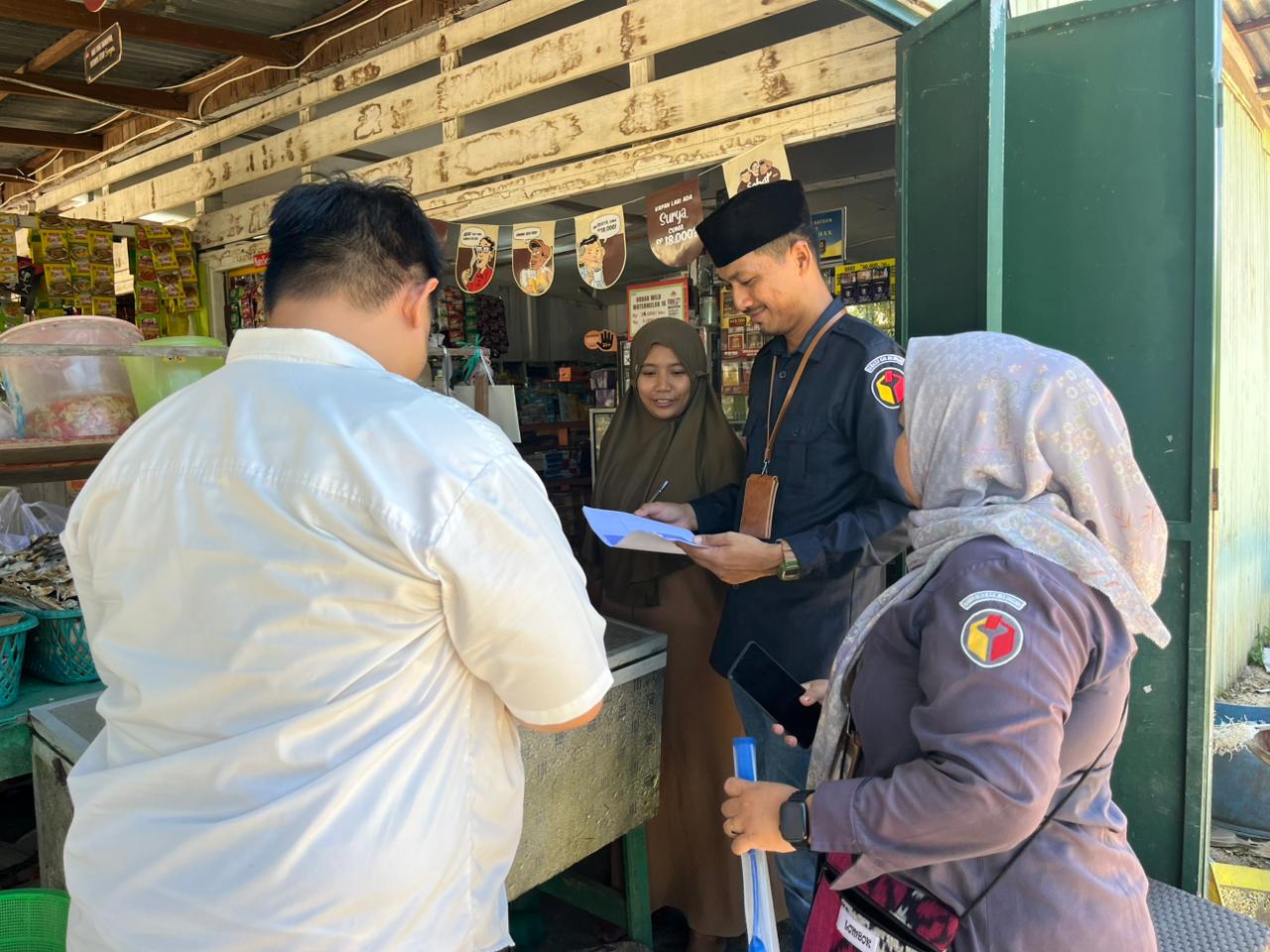 Anggota Bawaslu Bulungan Saat Melakukan Uji Petik Hasil Pemutakhiran Data Pemilih Berkelanjutan (PDPB), Triwulan ke-II tingkat Kabupaten Bulungan. Selasa (10/08) /foto: Humas Bawaslu Bulungan.