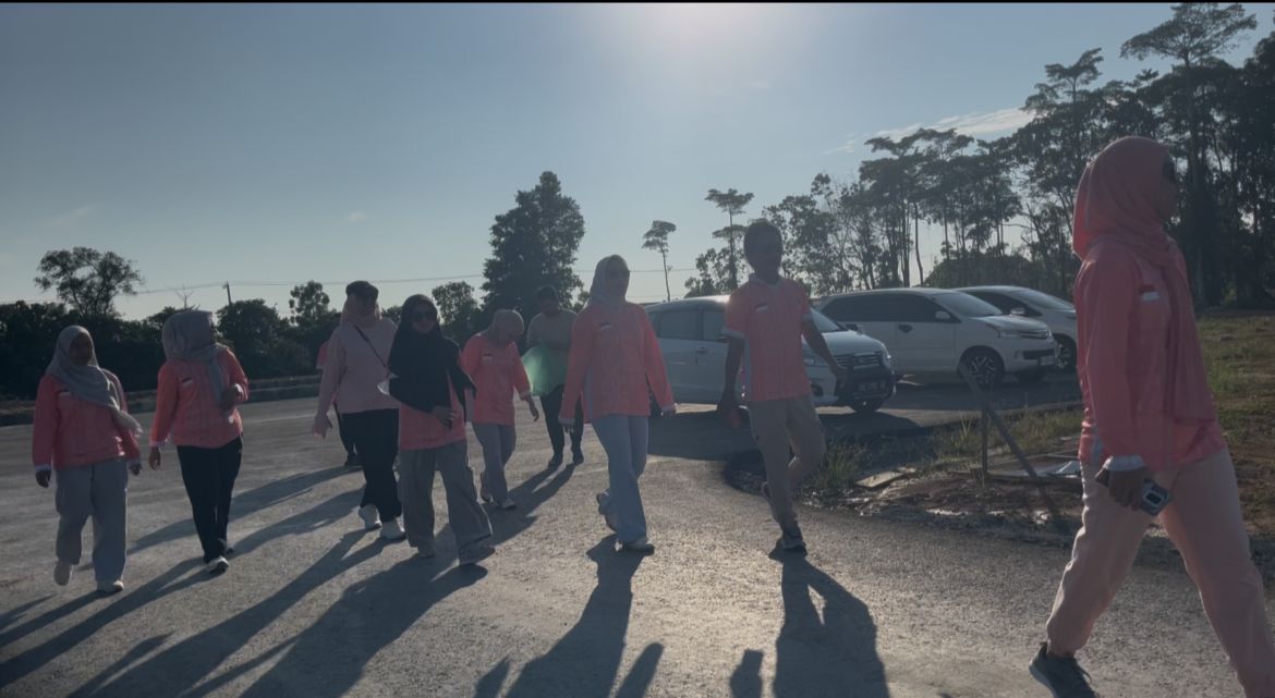 Suasana jalan sehat Jumat Sehati dan Jumpa Berlian jajaran Bawaslu Bulungan (29/08/)