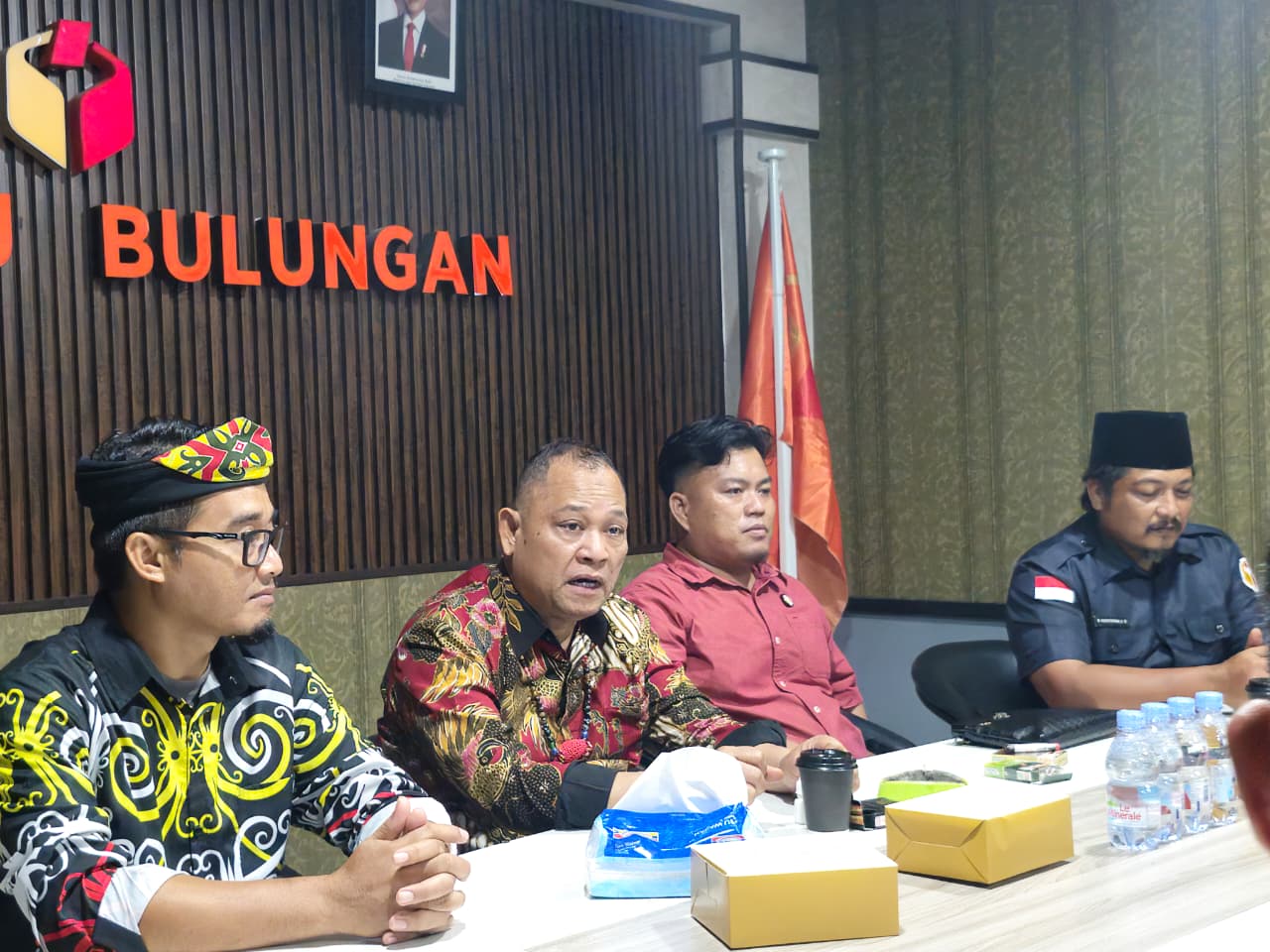 Anggota Bawaslu RI, Totok Hariyono memberikan arahan kepada seluruh jajaran Bawaslu Kabupaten Bulungan. (Foto Dok.Humas Bawaslu Bulungan).