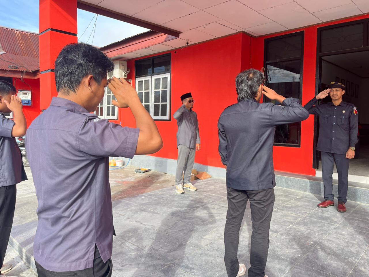 Foto: Koordinator Divisi Hukum, Pencegahan, Partisipasi Masyarakat dan Humas (HP2H) Bawaslu Bulungan, Riswan. saat berikan amanat pada apel pagi