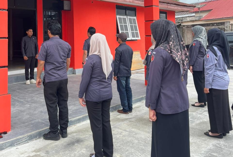 Koordinator Divisi Penanganan Pelanggaran dan Penyelesaian Sengketa (Kordiv PPPS) Bawaslu Bulungan Ali Akbar saat bertindak sebagai pembina apel