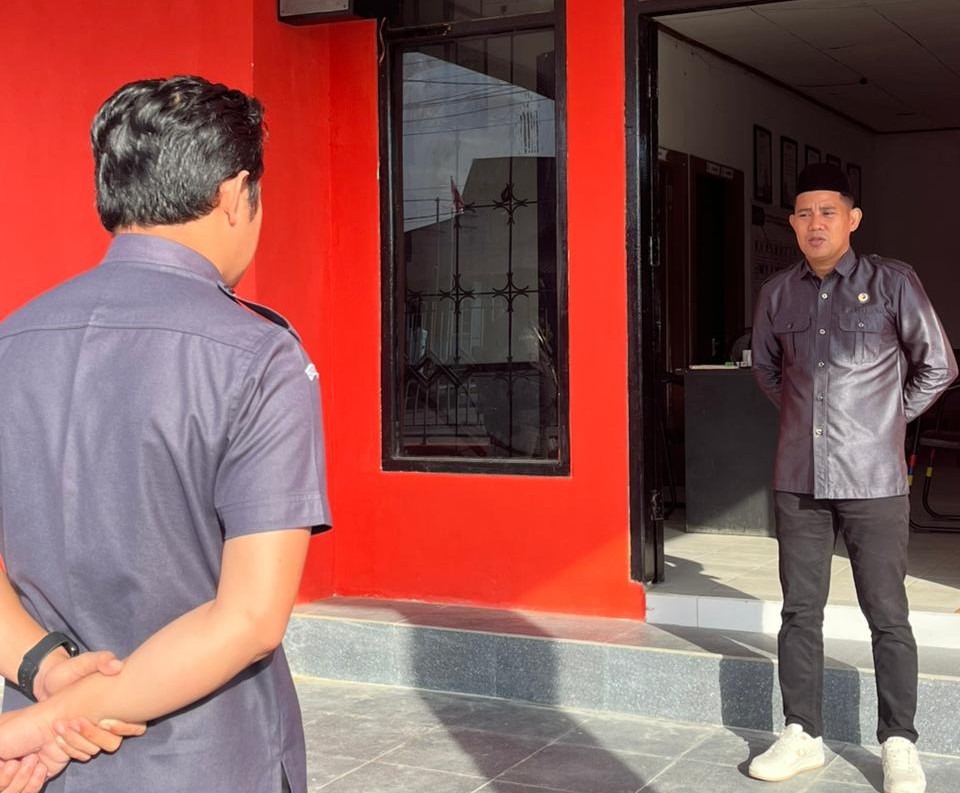 Anggota Bawaslu Bulungan Ali Akbar ketika bertindak sebagai Pembina Apel