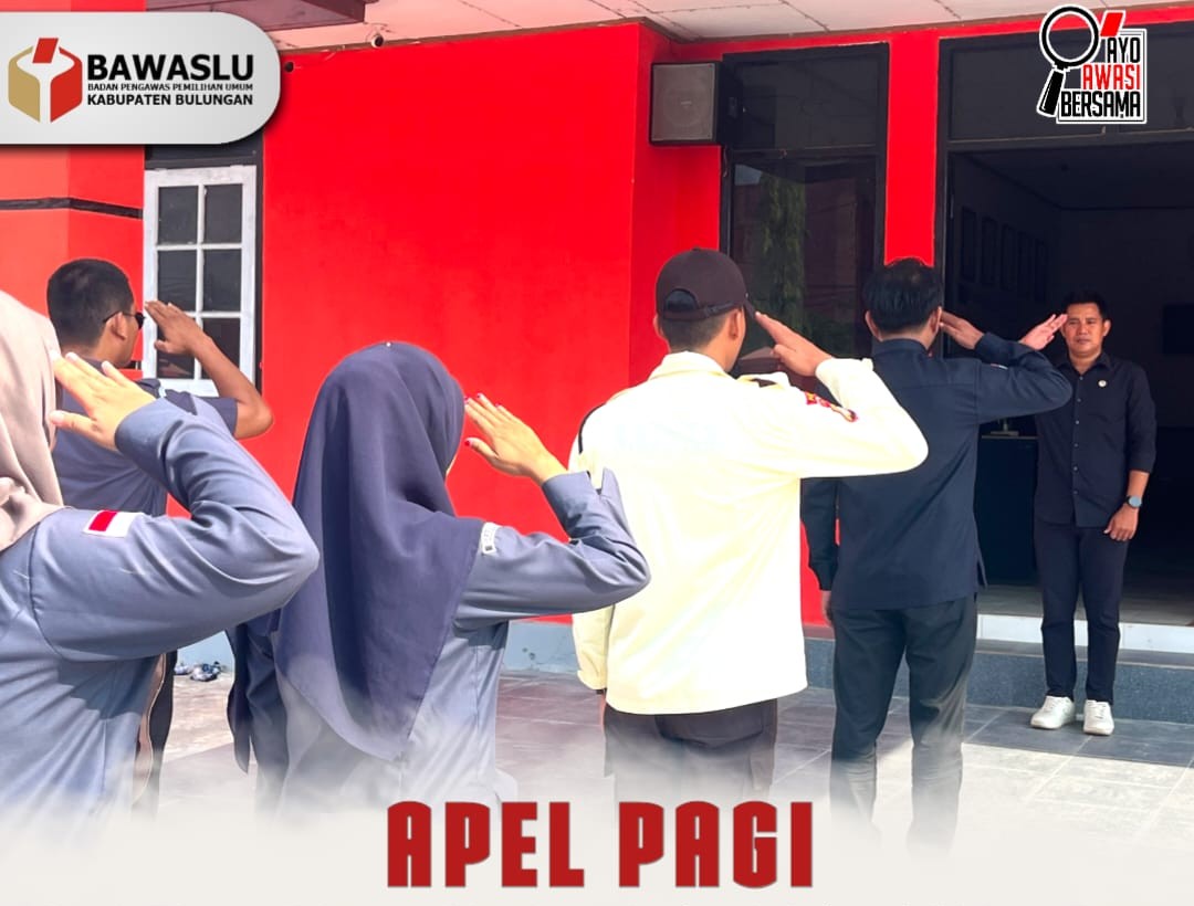 Ali Akbar saat memberikan arahan kepada jajaran staf sekretariat Bawaslu Kabupaten Bulungan pada apel rutin senin, (13/07)