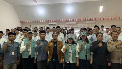 Foto bersama Ketua Bawaslu Bulungan dengan PTPS yang terlantik