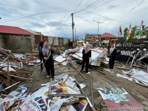 Tumpukaan APK yang ditertibkan oleh Bawaslu dan Satpol PP Kabupaten Bulungan