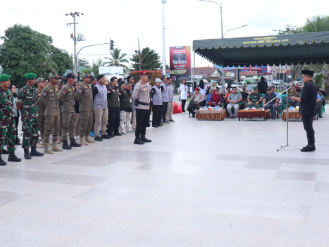 Ketua Bawaslu Bulungan Dwi Suprapto, memberikan arahan dalam Apel Siaga Pengawasan masa tenang, pemungutan dan perhitungan suara Pilkada Serentak 2024 di Kabupaten Bulungan. (Ridwan)