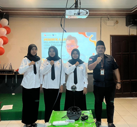 Calon Pegawai Negeri Sipil (CPNS) Bawaslu Bulungan mengikuti Pembukaan Latsar CPNS Bawaslu Tahun 2025 yang digelar oleh Bawaslu Republik Indonesia secara daring, Senin (25/08)