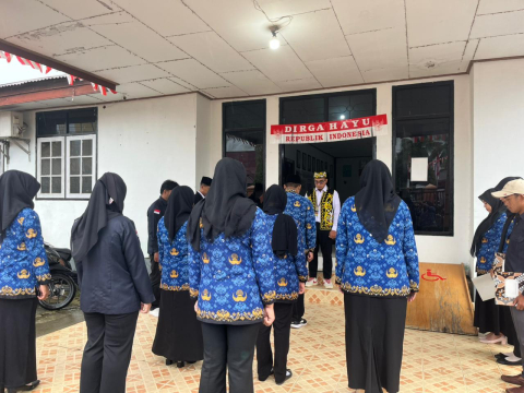 Foto: mengheningkan cipta pada pelaksanaan apel HUT kemerdekaan Republik Indonesia yang ke-80 Tahu di lingkup Sekretariat Bawaslu Bulungan