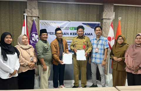 Penandaganganan MoU Bawaslu Bulungan dengan Kwarcab Bulungan sinergi Tingkatkan Kesadaran Pengawasan Partisipatif.