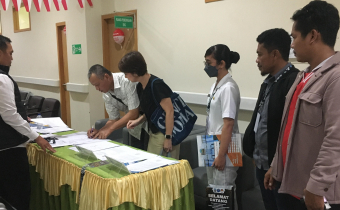 Bawaslu da KPU Bulungan saat mengawasi pendaftaran dan tes kesehatan bakal calon bupati dan wakil bupati Pilkada 2024