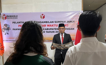 Poto: Saat Ketua Bawaslu Bulungan Lantik PAW Panwaslu Kecamatan Peso Hilir 