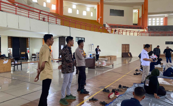 Poto: riswan kordiv HP2H bawaslu bulungan saat melakukan pengawasan proses sortir lipat surat suara