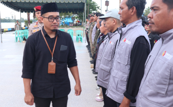 Foto : Ketua Bawaslu Bulungan saat cek peserta apel siaga masa tenang. (Ridwan)