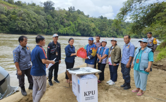 ​Panwaslu Kecamatan Kawal Pergeseran Logistik Pilkada ke Gudang Logistik KPU Bulunagn.( foto : Panwaslu Kecamatan Peso)
