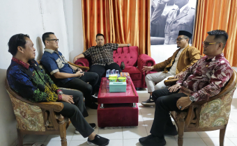 Foto: Ketua bawaslu Bulungan saat bincang-bincang dengan Pimpinan Bawaslu Kaltara