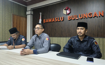 Ketua Bawaslu Bulungan Dwi Suprapto, saat memimpin rapat persiapan pelantikan PPPK