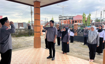 Apel senin pagi jajaran sekretariat Bawaslu, di Pimpin oleh Ketua Bawaslu Bulungan, Dwi Suprapto, Senin (14/14)