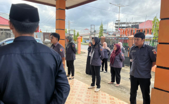 Bawaslu Kabupaten Bulungan gelar apel pagi rutin pada Senin (04/08/2025) di halaman kantor