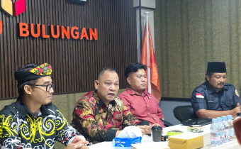 Anggota Bawaslu RI, Totok Hariyono memberikan arahan kepada seluruh jajaran Bawaslu Kabupaten Bulungan. (Foto Dok.Humas Bawaslu Bulungan).