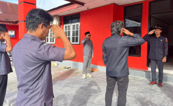 Foto: Koordinator Divisi Hukum, Pencegahan, Partisipasi Masyarakat dan Humas (HP2H) Bawaslu Bulungan, Riswan. saat berikan amanat pada apel pagi