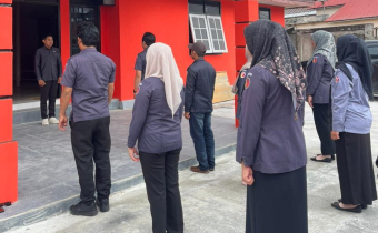 Koordinator Divisi Penanganan Pelanggaran dan Penyelesaian Sengketa (Kordiv PPPS) Bawaslu Bulungan Ali Akbar saat bertindak sebagai pembina apel