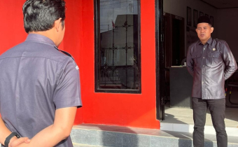 Anggota Bawaslu Bulungan Ali Akbar ketika bertindak sebagai Pembina Apel