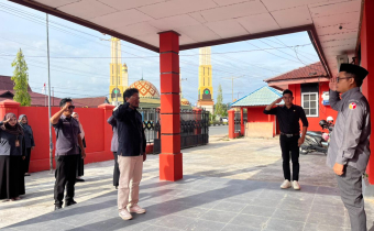 Bawaslu Kabupaten Bulungan melaksanakan apel rutin setiap hari Senin yang berlangsung di halaman Kantor , Senin (13/04)