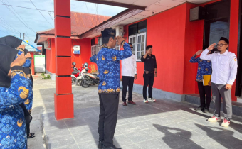 Foto Ketua Bawaslu Bulungan saat bertindak menjadi pembina Apel dalam rangka memperingati Hari Kebangkitan Nasional.
